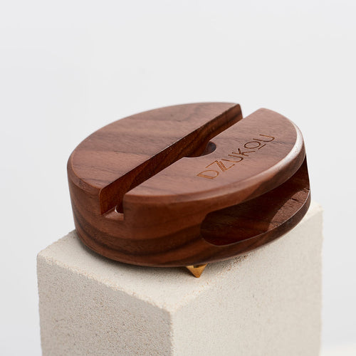 Wooden Phone Stand with Natural Sound Amplifier – Squirrel Design